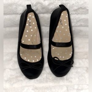 Cat & Jack girls slip on shoes. Black. Size 10.